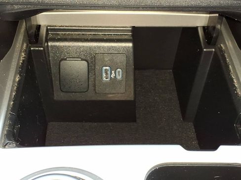 Used 2023 Ford Explorer ST-Line AWD/4WD image 18