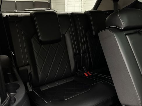 Used 2024 Volkswagen Atlas SEL Premium R-Line image 35