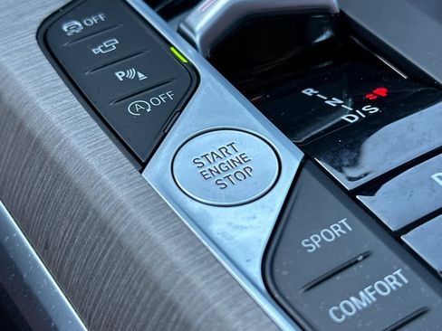 Used 2025 BMW 330i Sedan image 24