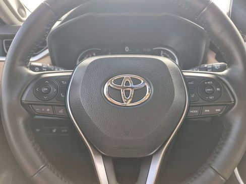 Used 2023 Toyota RAV4 XLE Premium image 18