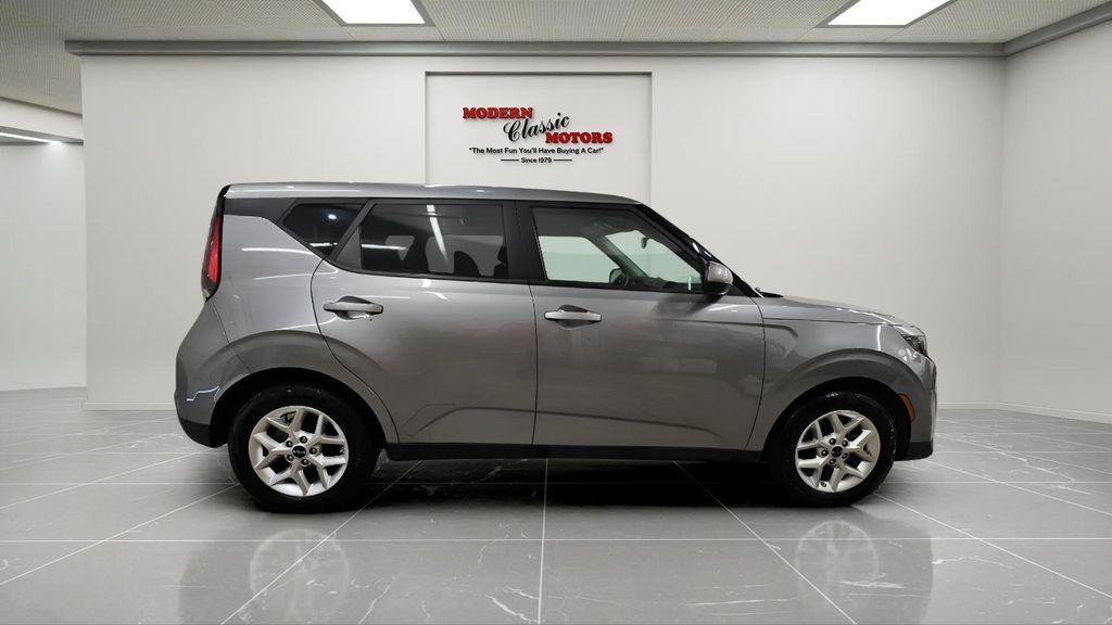 Used 2023 Kia Soul LX w/ Option Group 015 FWD image 7