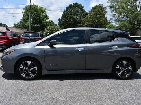 Used 2018 Nissan Leaf SV w/ SV Technology Package FWD image 4