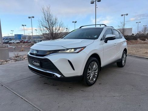 Used 2022 Toyota Venza Limited image 3