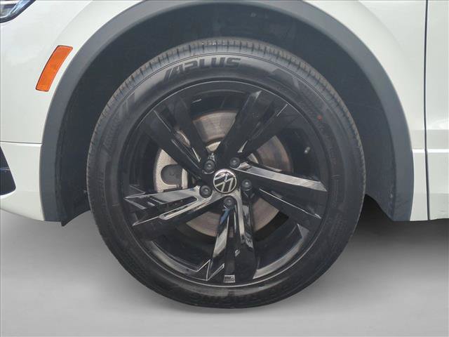 Used 2023 Volkswagen Tiguan SE R-Line FWD image 24