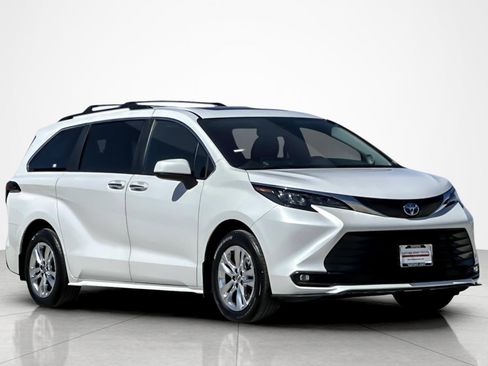Certified 2025 Toyota Sienna XLE w/ XLE Plus Package FWD image 7