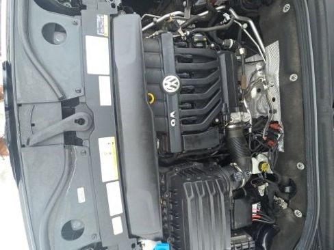 Used 2021 Volkswagen Atlas Cross Sport SE w/ Panoramic Sunroof Package image 30