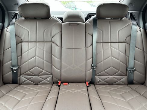 New 2025 BMW i7 xDrive60 image 18