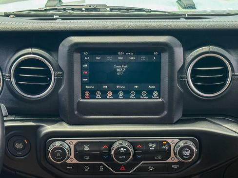 Used 2020 Jeep Wrangler Unlimited Sahara AWD/4WD image 33