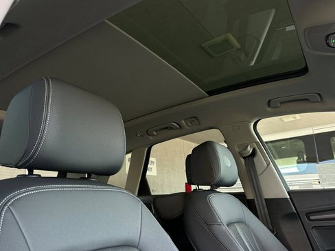 Used 2022 Audi Q5 2.0T Premium w/ Convenience Package AWD/4WD image 16
