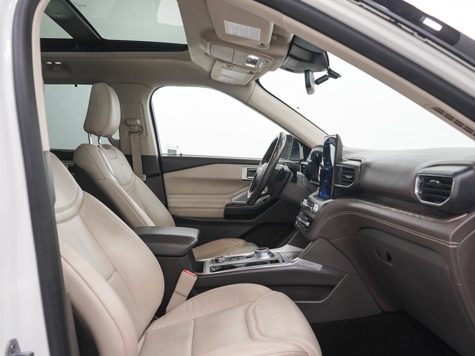 Used 2020 Ford Explorer Platinum w/ Premium Technology Package AWD/4WD image 13