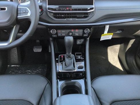 New 2026 Jeep Compass Latitude AWD/4WD image 18