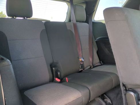 Used 2023 Chevrolet Traverse LT FWD image 32