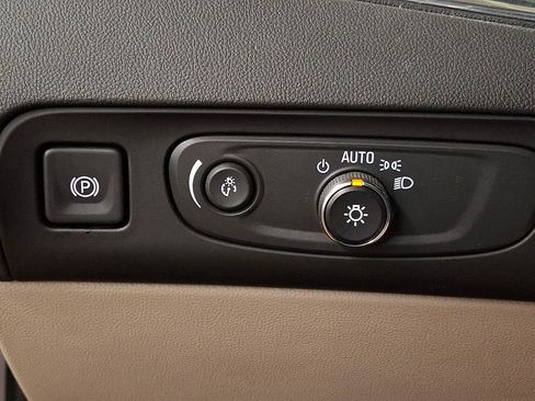 Used 2018 Buick Enclave Essence AWD/4WD image 23