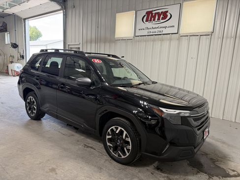 Used 2025 Subaru Forester Premium AWD/4WD image 1