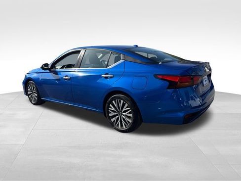 Used 2025 Nissan Altima 2.5 SV FWD image 3