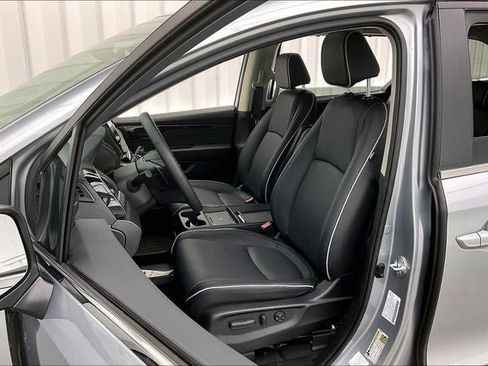 Certified 2026 Honda Odyssey Touring image 8