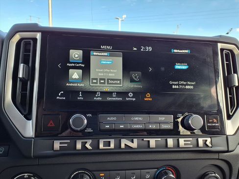Used 2025 Nissan Frontier SV image 4