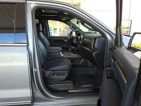 Used 2024 Chevrolet Silverado 1500 High Country AWD/4WD image 54