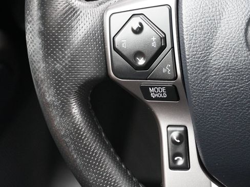 Certified 2018 Toyota Tacoma SR5 image 28