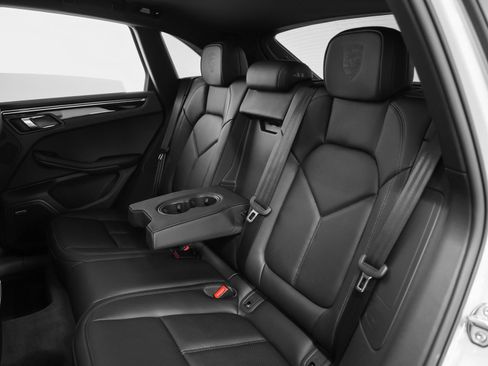 New 2026 Porsche Macan image 40