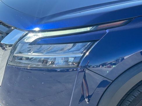 Used 2022 Nissan Pathfinder SV image 11