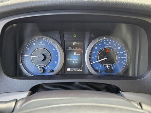 Used 2019 Toyota Sienna LE w/ Carpet Mat Package image 28