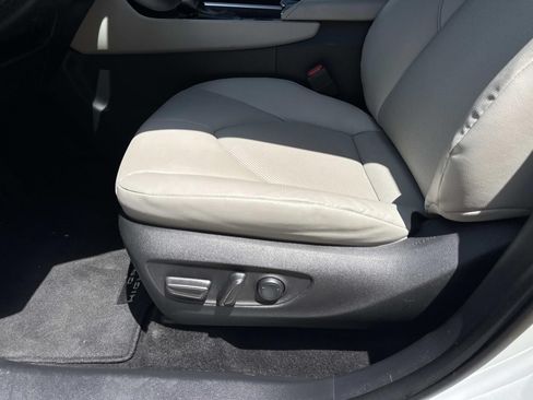 Used 2024 Toyota Grand Highlander FWD image 16
