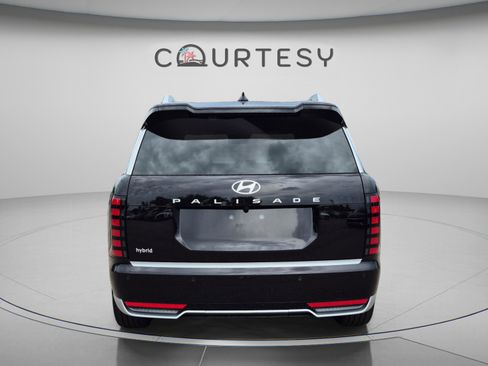 New 2026 Hyundai Palisade Calligraphy FWD image 4