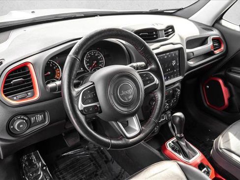 Used 2019 Jeep Renegade Trailhawk AWD/4WD image 10