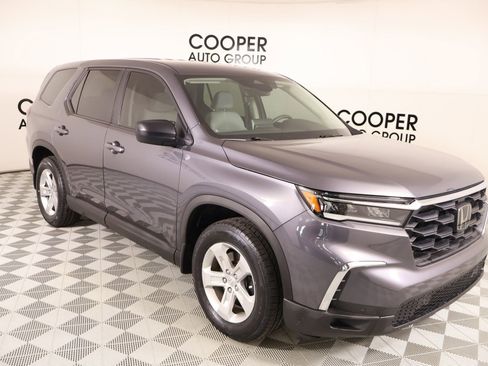 Used 2023 Honda Pilot LX image 1