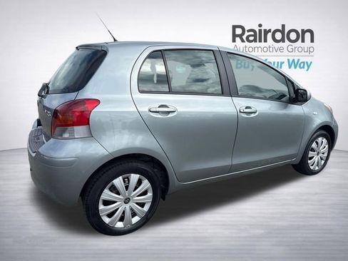 Used 2010 Toyota Yaris 4-Door Hatchback FWD image 7