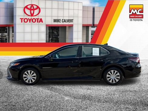 Used 2022 Toyota Camry LE FWD image 2