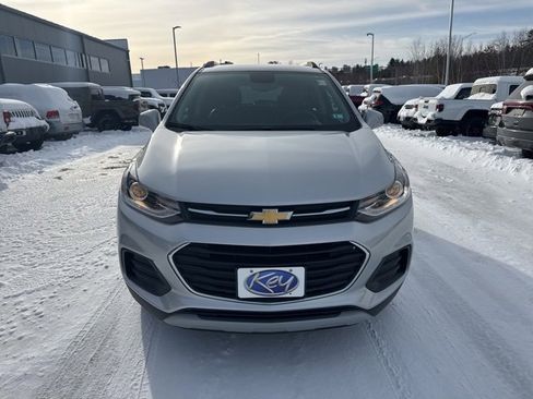 Used 2022 Chevrolet Trax LT w/ LT Convenience Package image 9