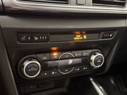 Used 2018 MAZDA MAZDA3 Grand Touring w/ Premium Equipment Package image 22