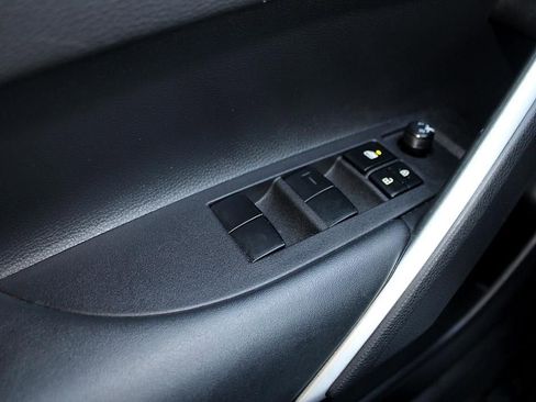 Used 2025 Toyota Corolla Cross XLE image 38