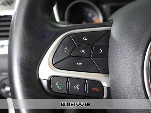 Used 2019 Jeep Compass Latitude FWD image 4
