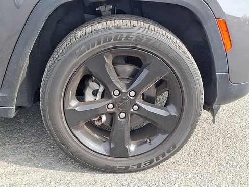 Used 2023 Jeep Grand Cherokee Altitude AWD/4WD image 11