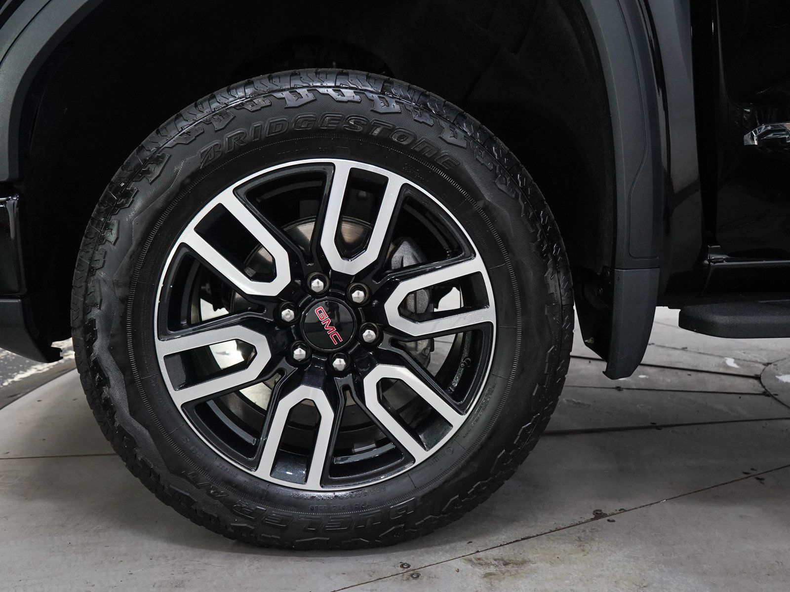 Used 2024 GMC Sierra 1500 AT4 w/ Technology Package AWD/4WD image 33