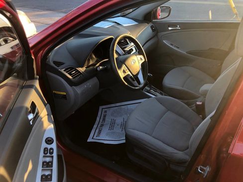 Used 2013 Hyundai Accent SE image 2