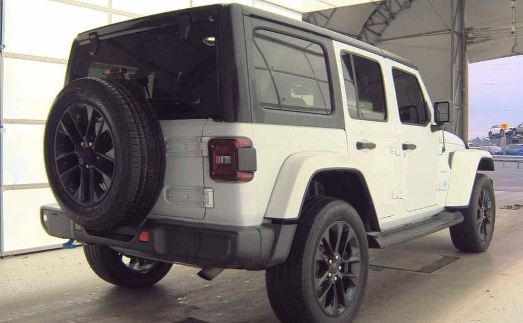 Used 2022 Jeep Wrangler Unlimited Sahara w/ Cold Weather Group AWD/4WD image 3