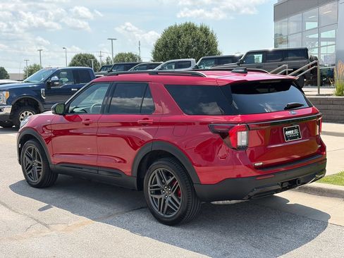 Used 2025 Ford Explorer ST-Line w/ Premium Package AWD/4WD image 4