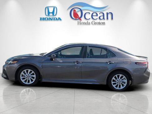 Used 2023 Toyota Camry SE FWD image 6
