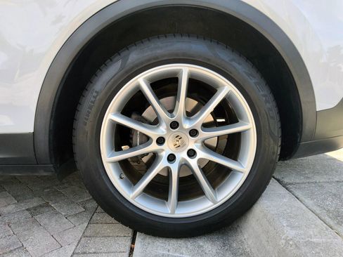 Used 2019 Porsche Cayenne image 38