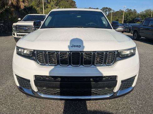 Used 2022 Jeep Grand Cherokee L Limited AWD/4WD image 9