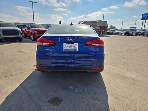 Used 2017 Kia Forte LX image 4