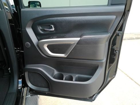 Used 2017 Nissan Titan SL RWD image 24