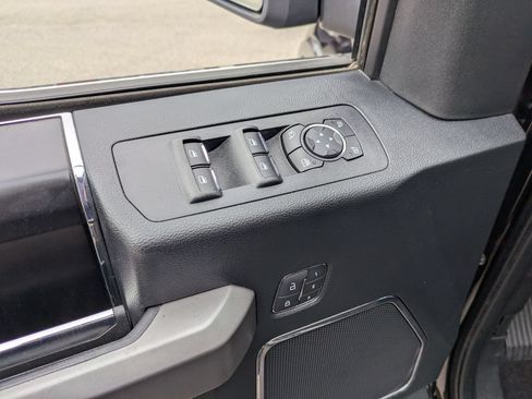 Used 2019 Ford F150 Platinum AWD/4WD image 17