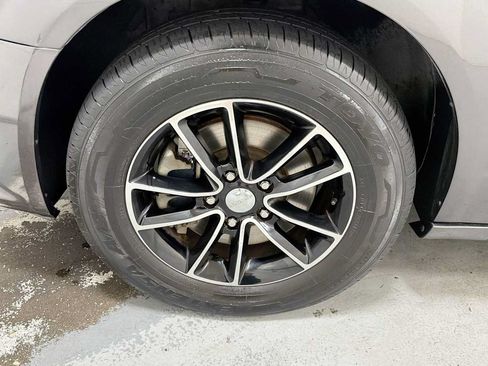 Used 2017 Dodge Grand Caravan SE FWD image 10