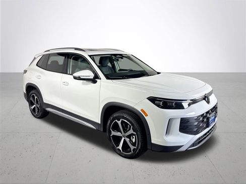 New 2026 Volkswagen Tiguan SE image 4