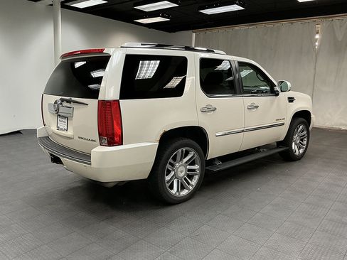 Used 2010 Cadillac Escalade Premium AWD/4WD image 5